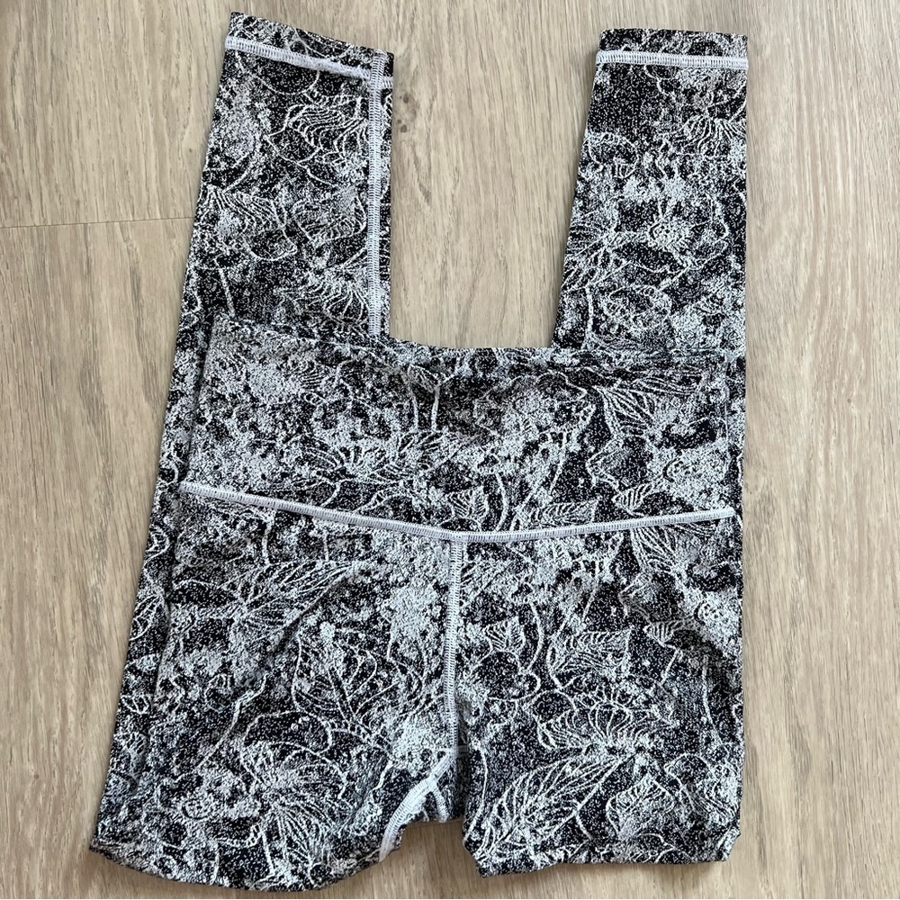 Athleta Elation 7/8 Print Leggings Graffiti Print XXS - Picture 1 of 7